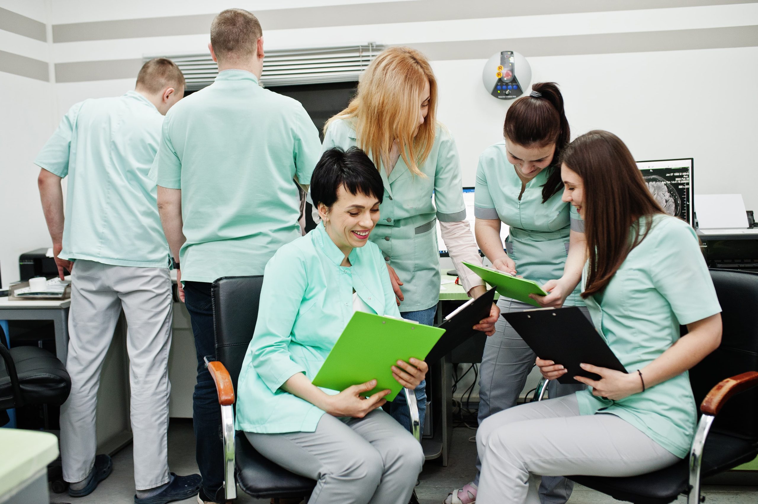 medical-themeobservation-room-with-computer-tomograph-group-female-doctors-with-clipboards-meeting-mri-office-diagnostic-center-hospital medical-themeobservation-room-with-computer-tomograph-group-female-doctors-with-clipboards-meeting-mri-office-diagnostic-center-hospital