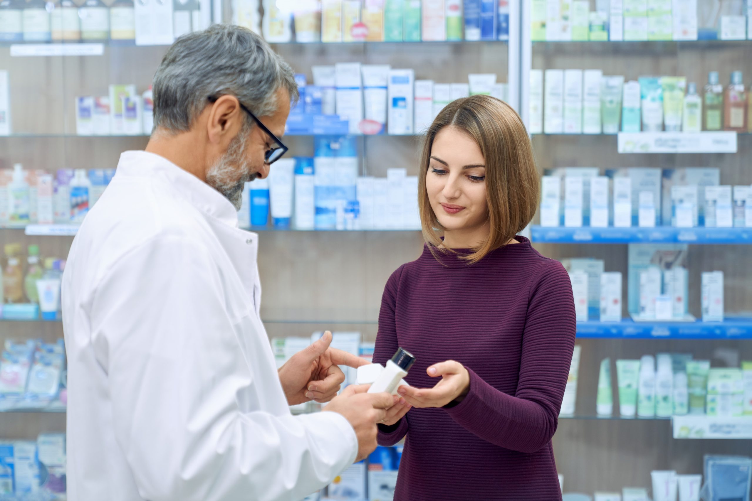 pharmacist-helping-woman-medicine-choice pharmacist-helping-woman-medicine-choice